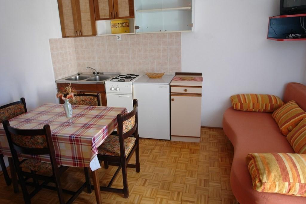 Beautiful Apartment In Crikvenica With Kitchen Oda fotoğraf